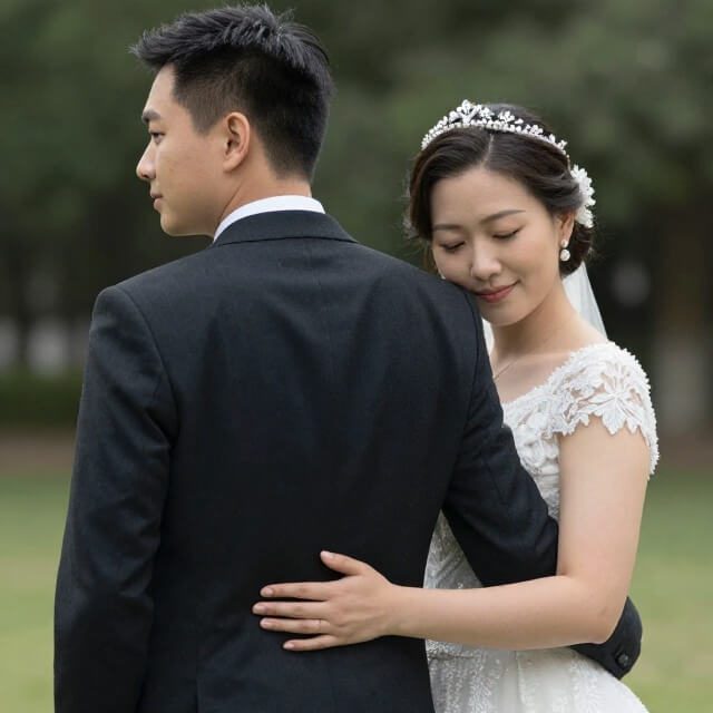 How Newlyweds Can Have Calm, Honest Talks About Money